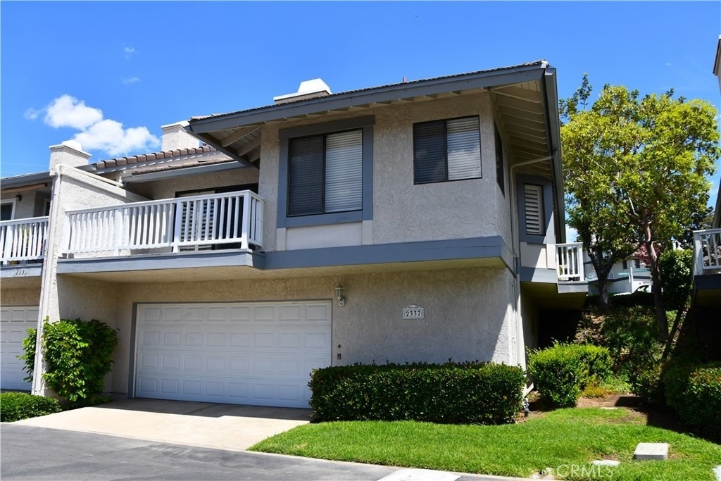 2337 E Skyline Drive - Photo 1
