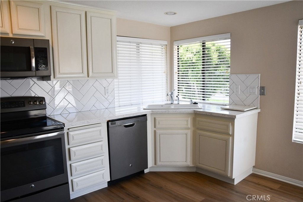 2337 E Skyline Drive - Photo 18