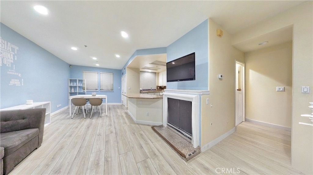 332 W Summerfield - Photo 6