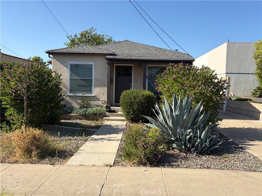 611 W Walnut - Photo 0