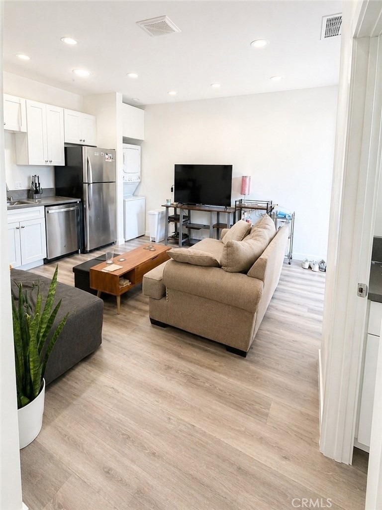 611 W Walnut - Photo 11