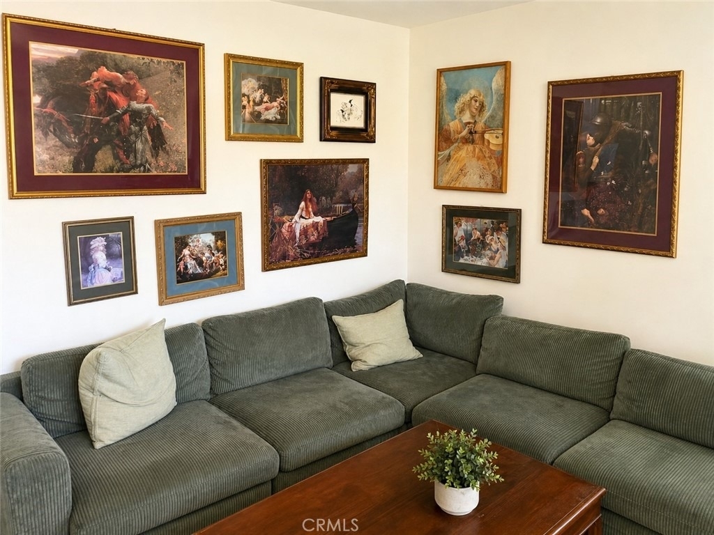 611 W Walnut - Photo 2