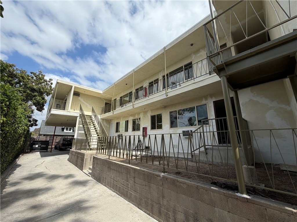 1651 Golden Gate - Photo 3