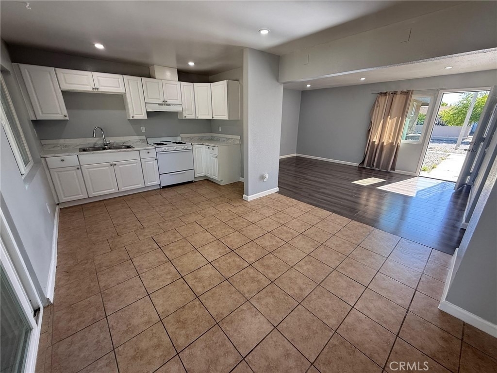 43051 Yew Street - Photo 3
