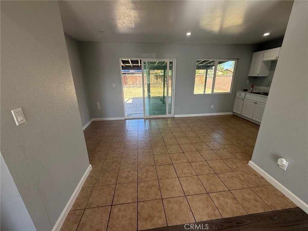 43051 Yew Street - Photo 2
