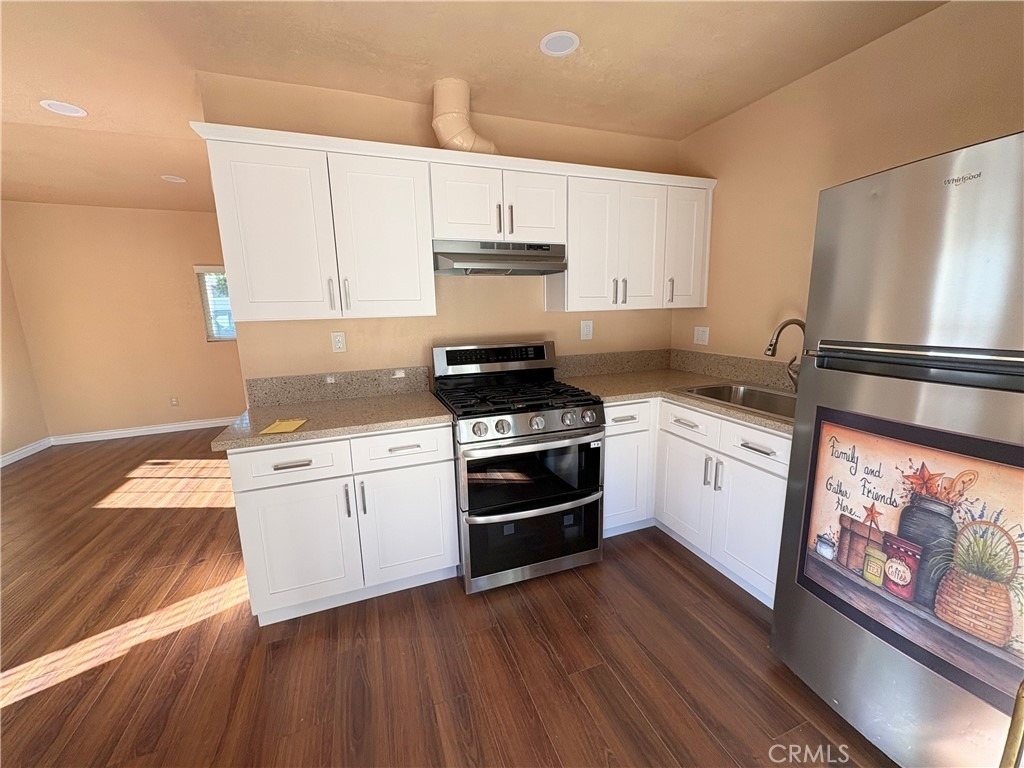 1322 1/2 W 11th - Photo 6