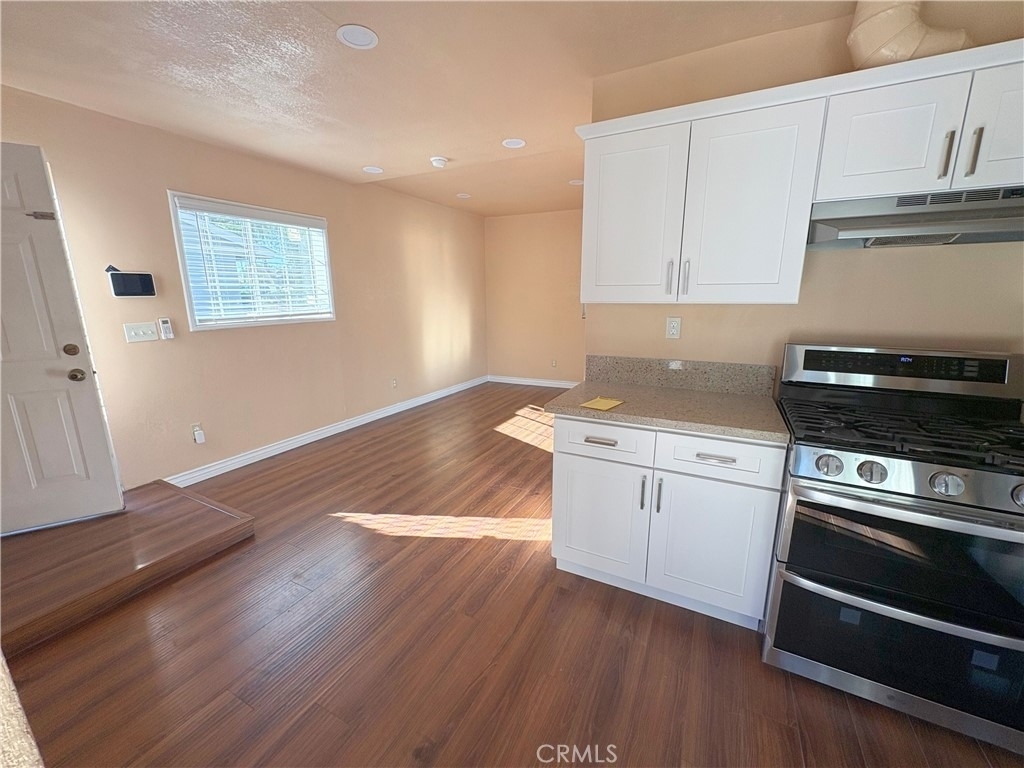 1322 1/2 W 11th - Photo 5