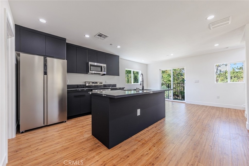 10810 Hesby Street - Photo 11