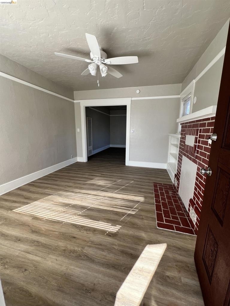 412 W 10th St - Photo 3
