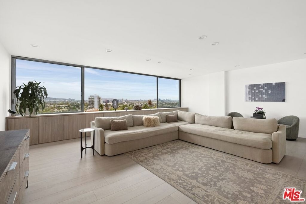 2222 Avenue Of The Stars - Photo 1