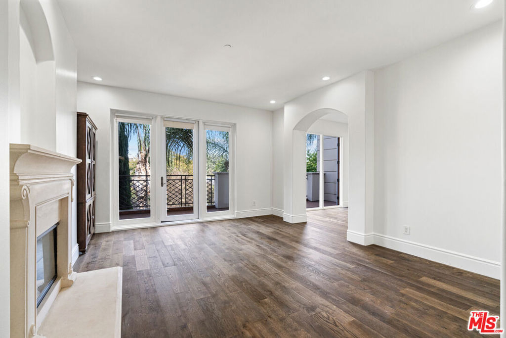 137 S Spalding Drive - Photo 1