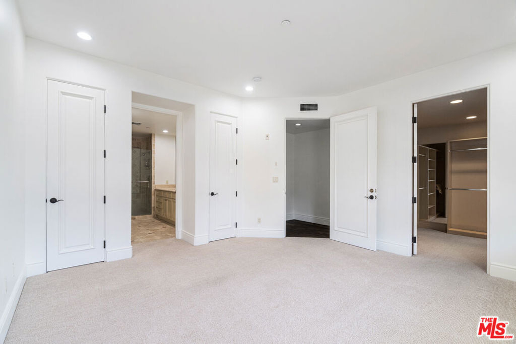 137 S Spalding Drive - Photo 14