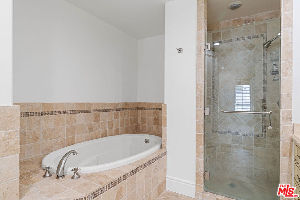 137 S Spalding Drive - Photo 18