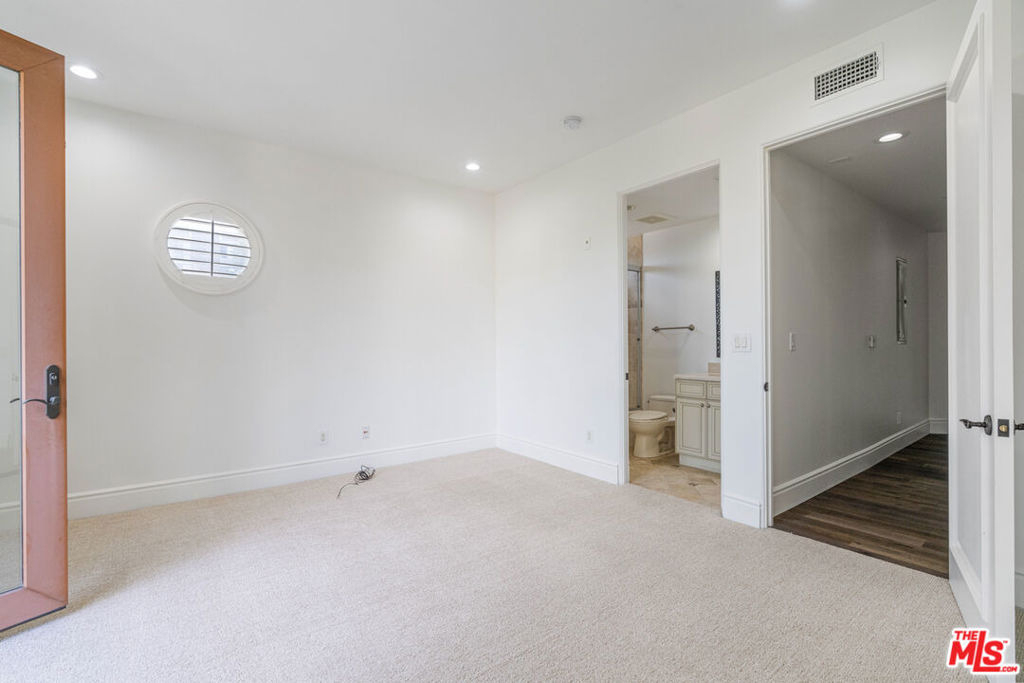 137 S Spalding Drive - Photo 20