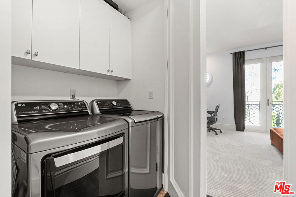 137 S Spalding Drive - Photo 24