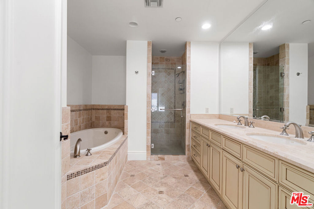 137 S Spalding Drive - Photo 16