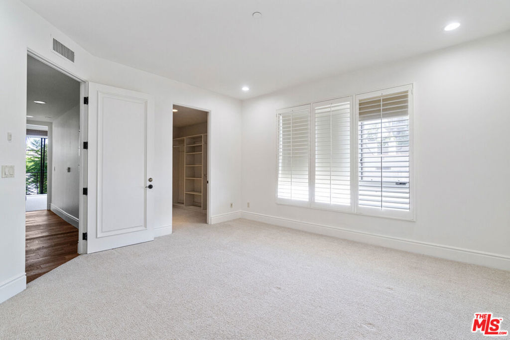137 S Spalding Drive - Photo 13