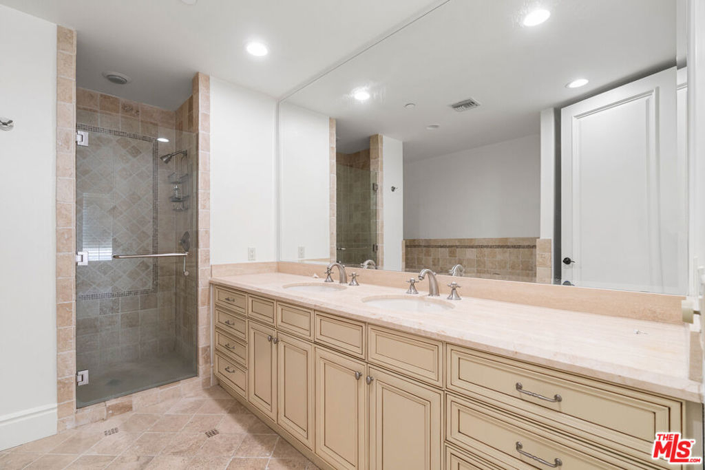 137 S Spalding Drive - Photo 17