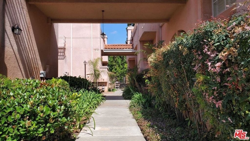 7320 Balboa Boulevard - Photo 31