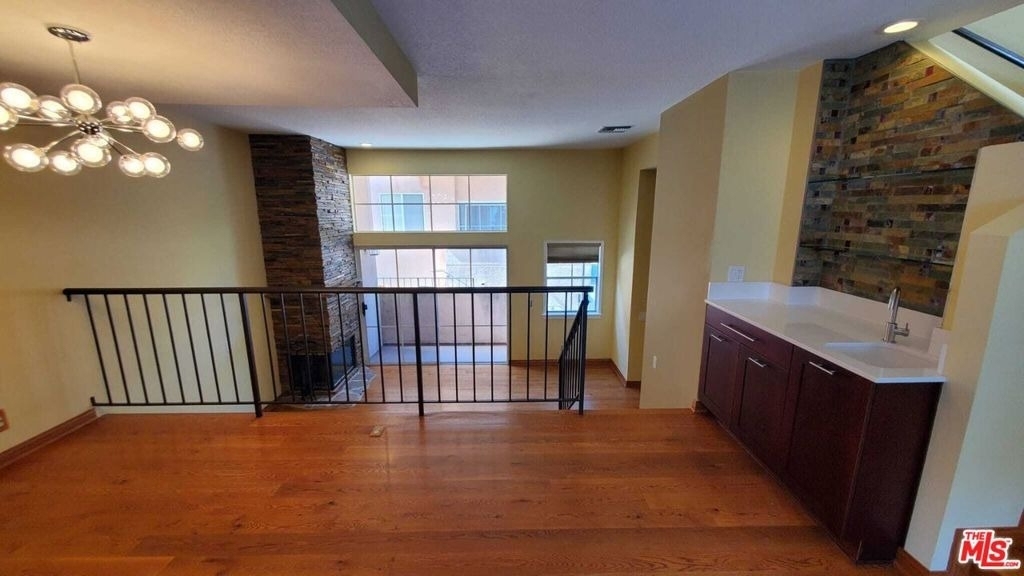 7320 Balboa Boulevard - Photo 8