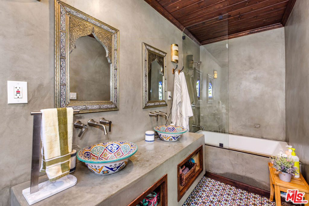 3092 Laurel Canyon Boulevard - Photo 13