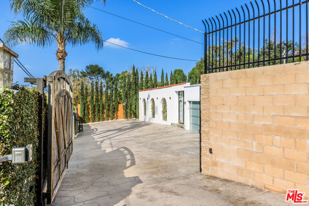 3092 Laurel Canyon Boulevard - Photo 1