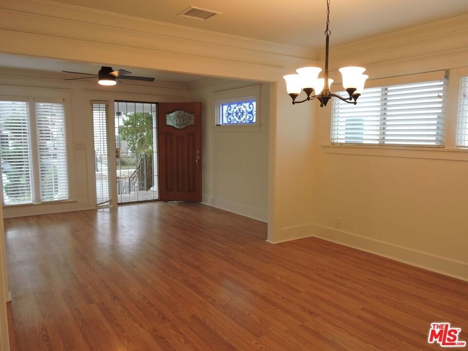 559 N Windsor Boulevard - Photo 4