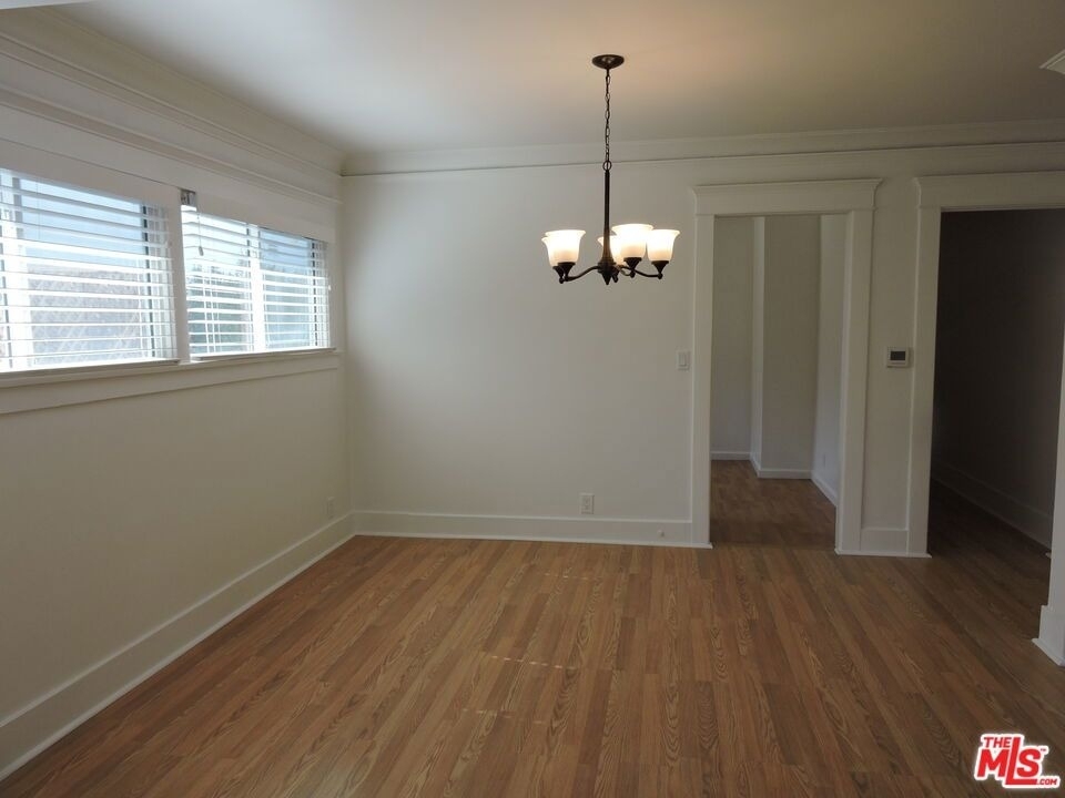559 N Windsor Boulevard - Photo 9