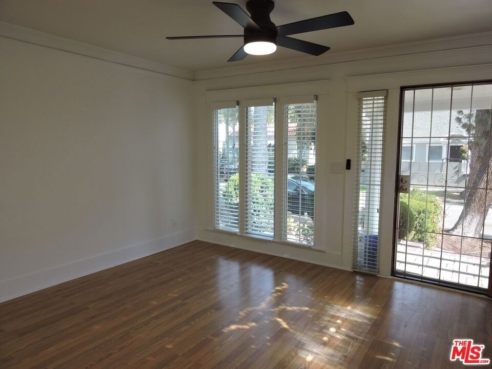 559 N Windsor Boulevard - Photo 6