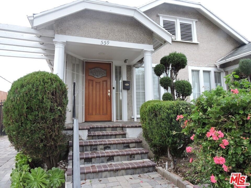 559 N Windsor Boulevard - Photo 2