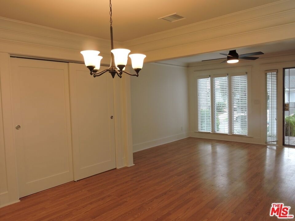 559 N Windsor Boulevard - Photo 5