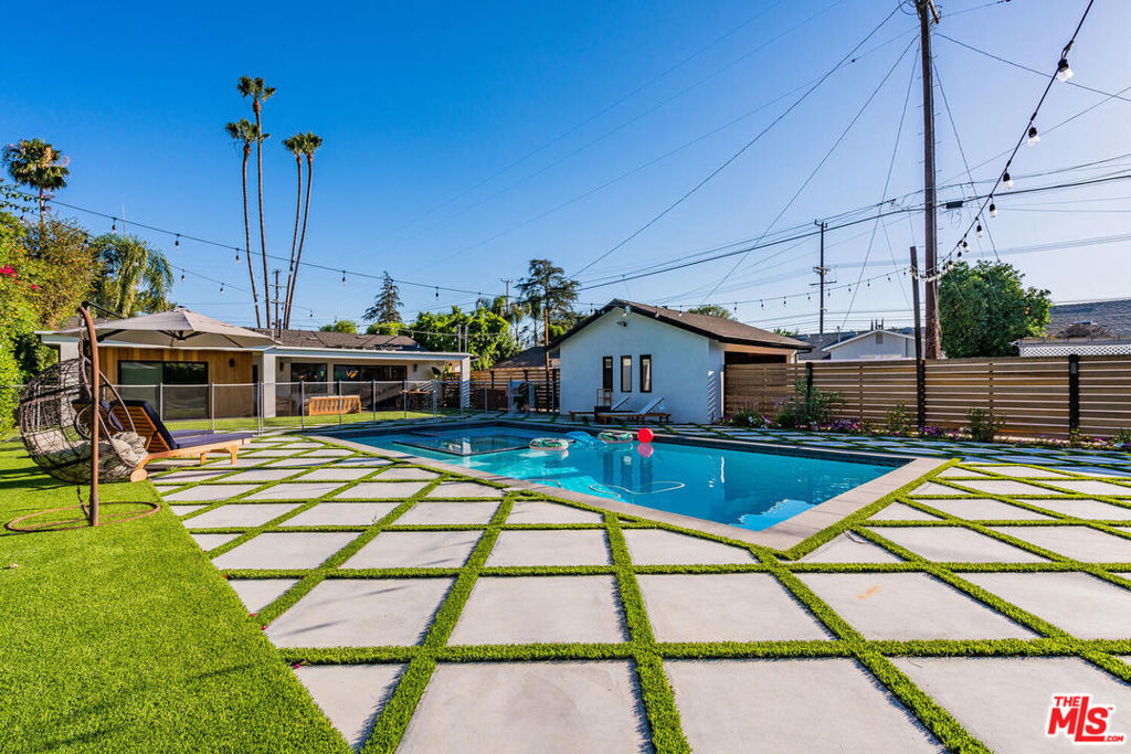 22745 Erwin Street - Photo 9