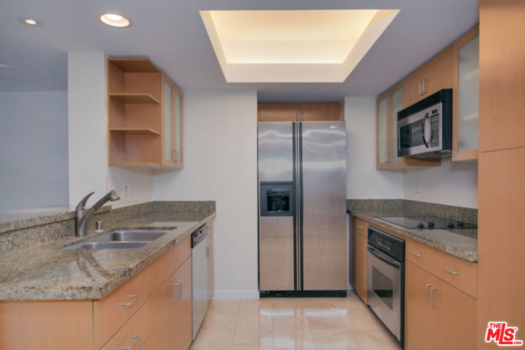 13700 Marina Pointe Drive - Photo 2