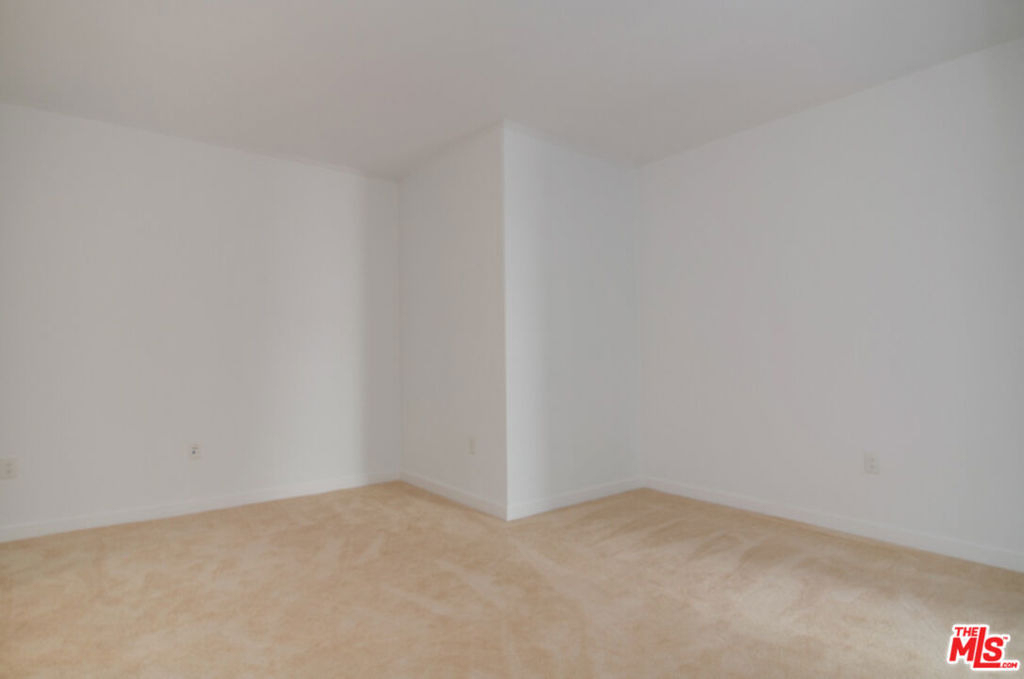 13700 Marina Pointe Drive - Photo 3