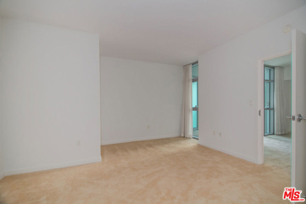 13700 Marina Pointe Drive - Photo 4