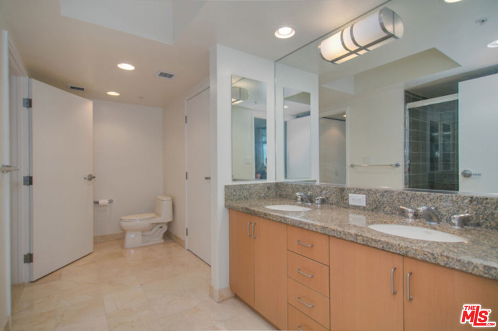 13700 Marina Pointe Drive - Photo 5