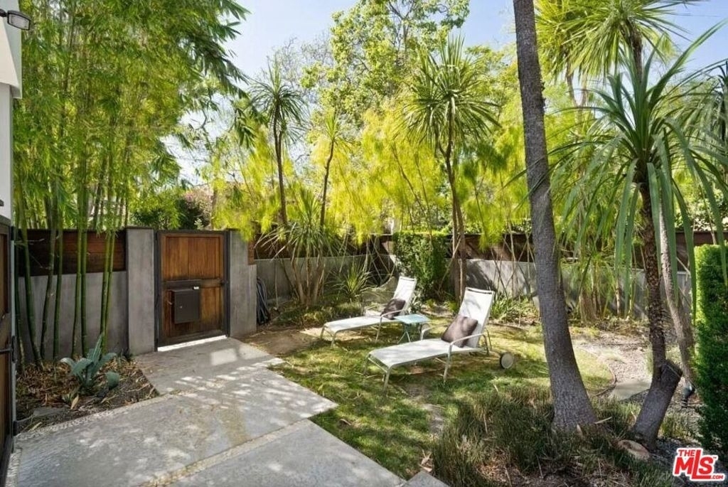 800 N Harper Avenue - Photo 1