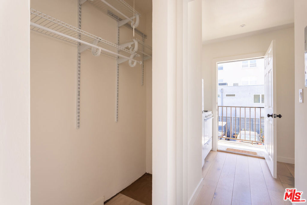 1313 Ocean Front Walk - Photo 1