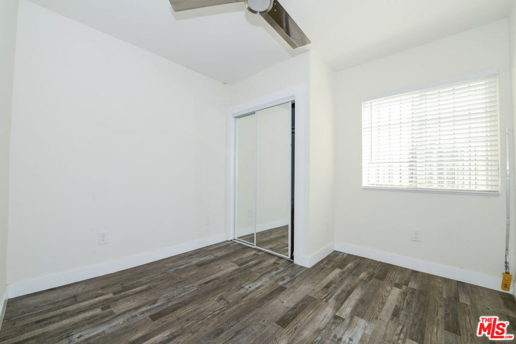 520 W 82nd Street - Photo 14