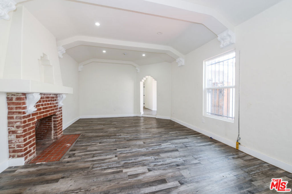 520 W 82nd Street - Photo 6