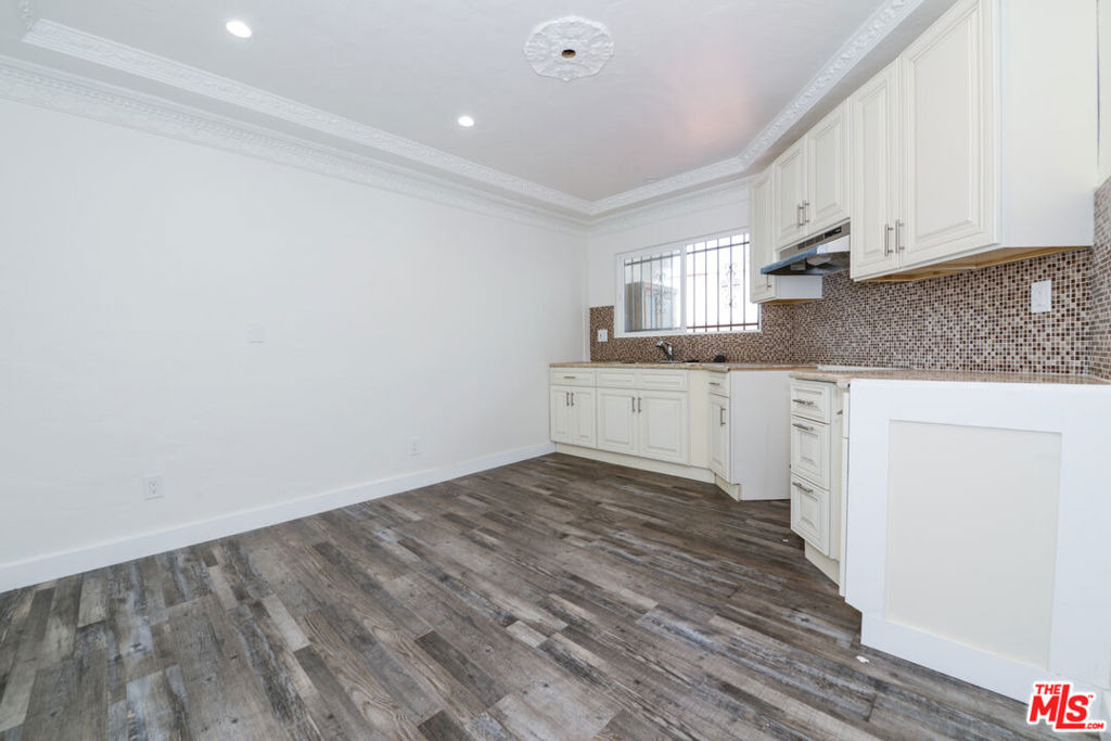 520 W 82nd Street - Photo 12