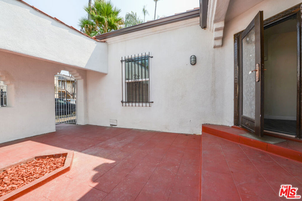 520 W 82nd Street - Photo 3