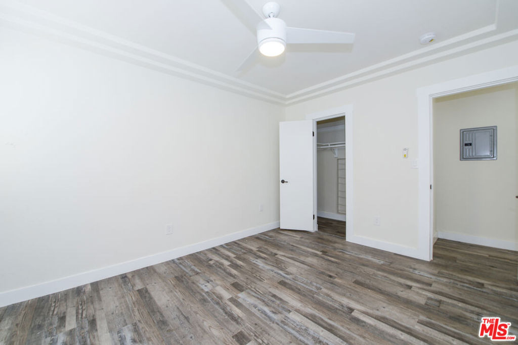 520 W 82nd Street - Photo 8