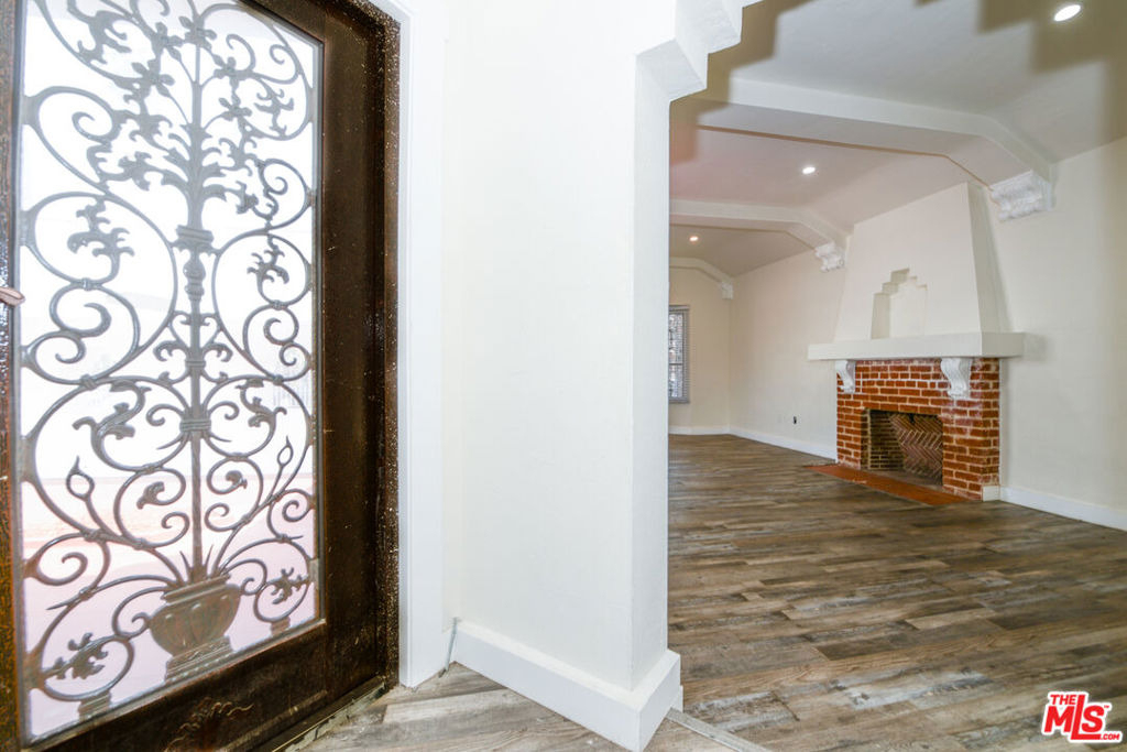 520 W 82nd Street - Photo 15
