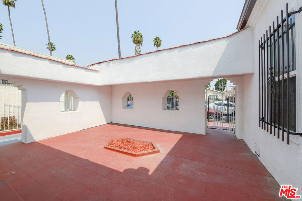520 W 82nd Street - Photo 16