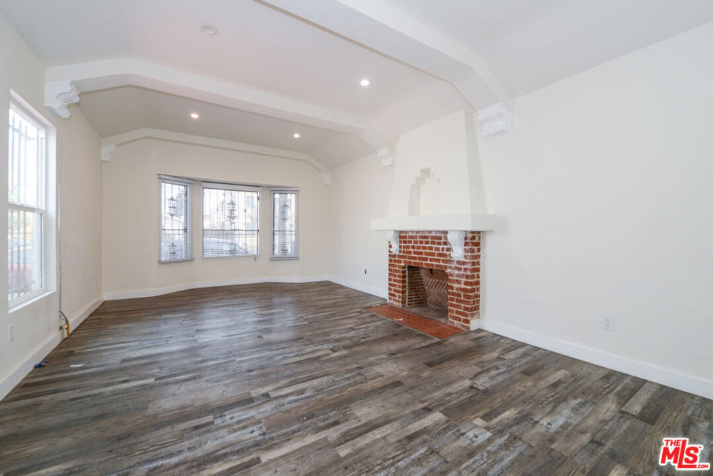 520 W 82nd Street - Photo 5