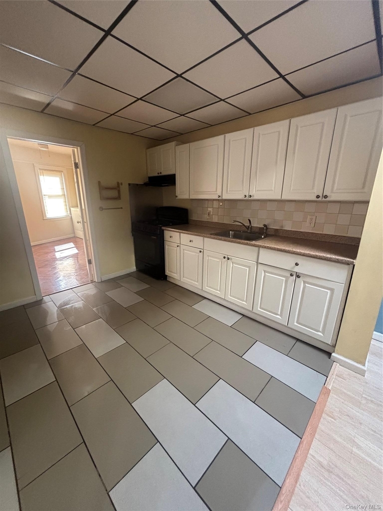 139 New Hyde Park Road - Photo 4