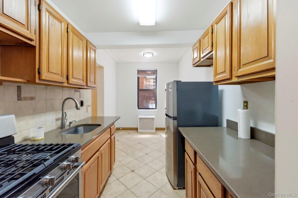 1 Broad Parkway - Photo 2