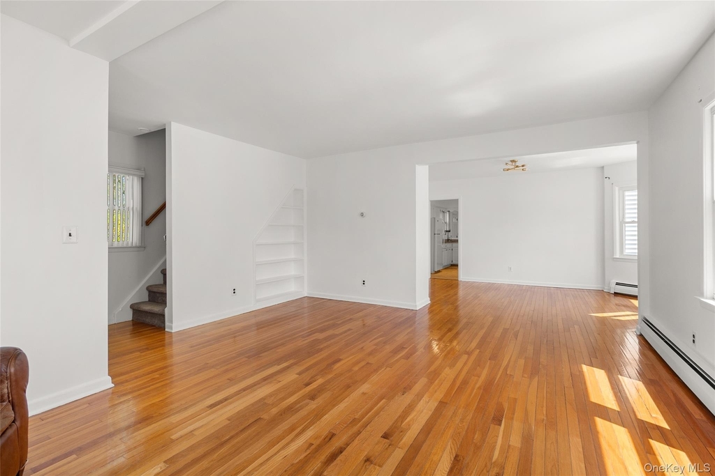 217 Greeley Avenue - Photo 3