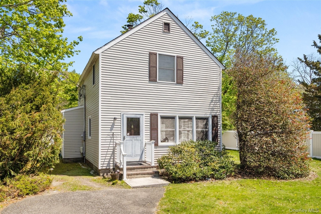 217 Greeley Avenue - Photo 0